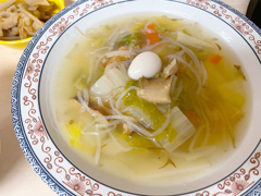 名古屋市地下食堂（IKOTTO）の揚げ魚と野菜の中華あんの写真