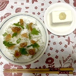 「大葉が香る梅じゃこごはん」の写真