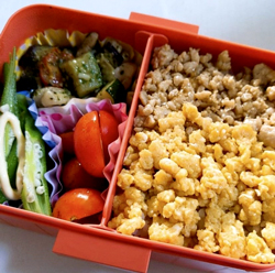 「そぼろ弁当」の写真