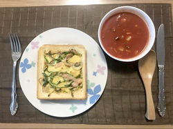 「食パンキッシュと簡単ミネストローネ」の写真