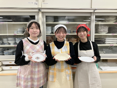 名古屋葵大学健康栄養学科の皆さんの集合写真