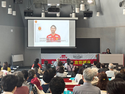 食育講演会「名古屋グランパスから学ぶ！動ける体をつくるたんぱく質」の会場の様子の写真