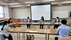 名古屋女子大学食物栄養学科近藤ゼミの4年生の皆さんと打合せの様子の写真